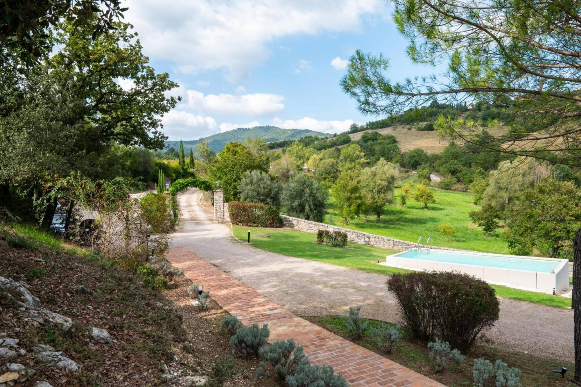 Castello Valenzino Bed & Breakfast Antognola Exterior photo