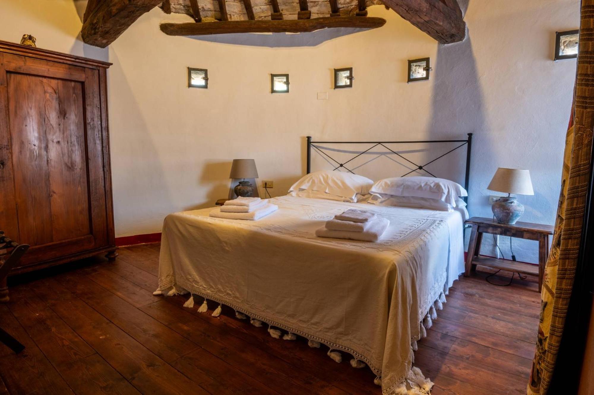 Castello Valenzino Bed & Breakfast Antognola Exterior photo