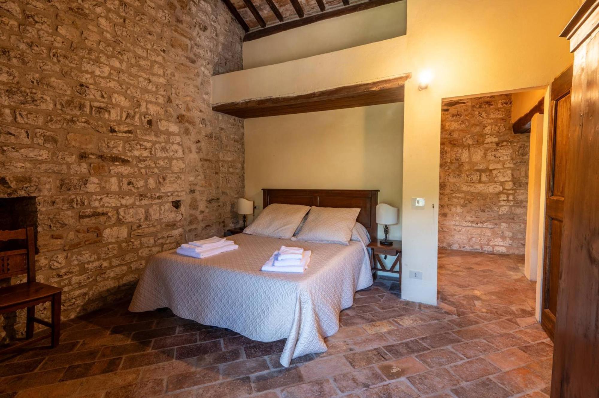 Castello Valenzino Bed & Breakfast Antognola Exterior photo