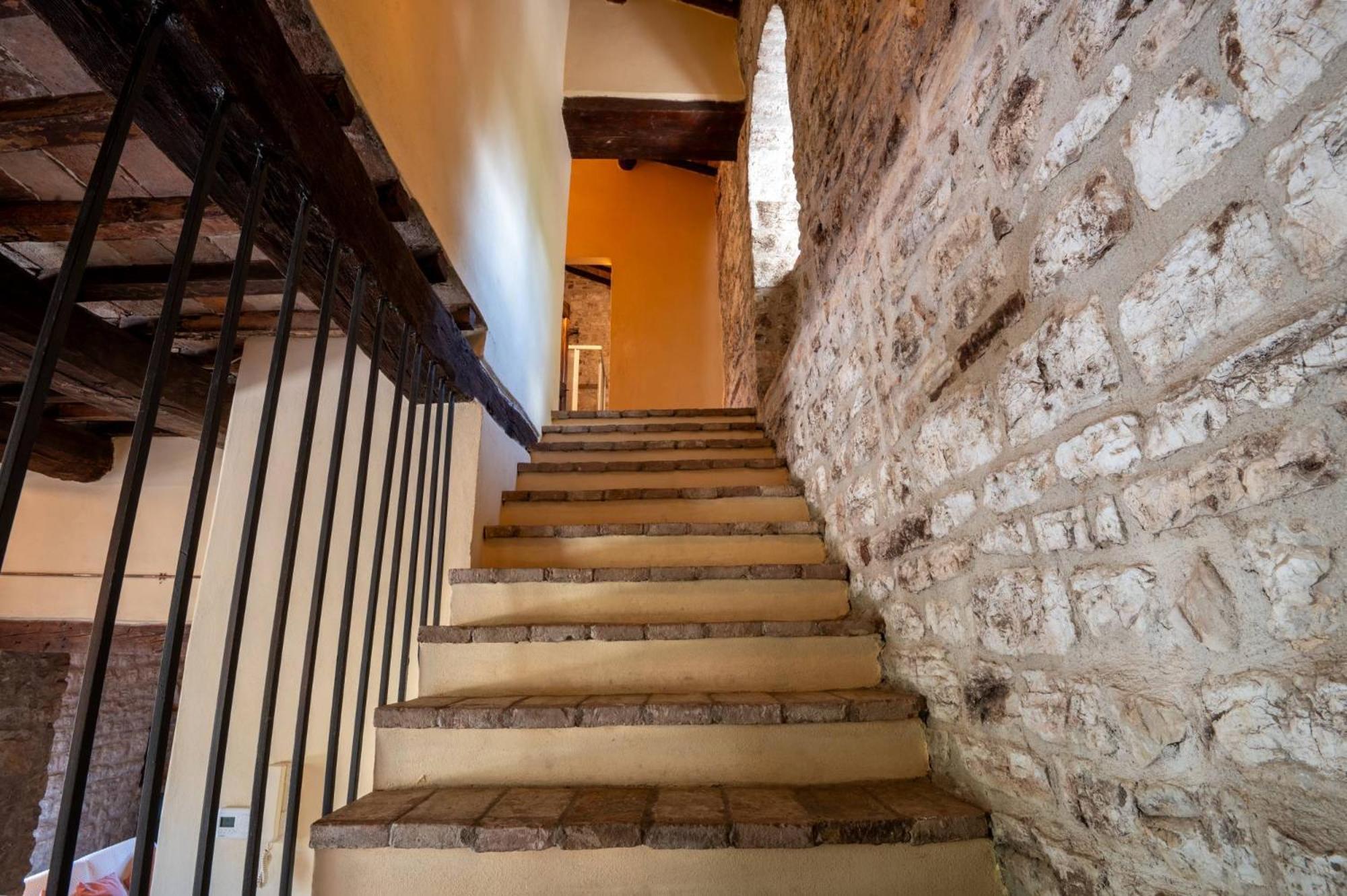 Castello Valenzino Bed & Breakfast Antognola Exterior photo