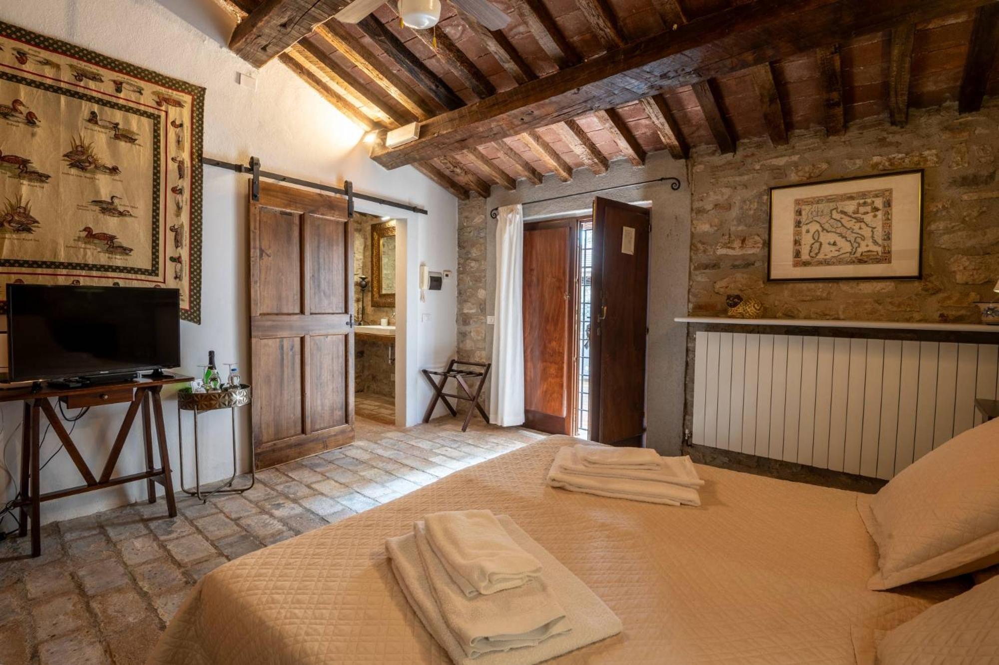 Castello Valenzino Bed & Breakfast Antognola Exterior photo