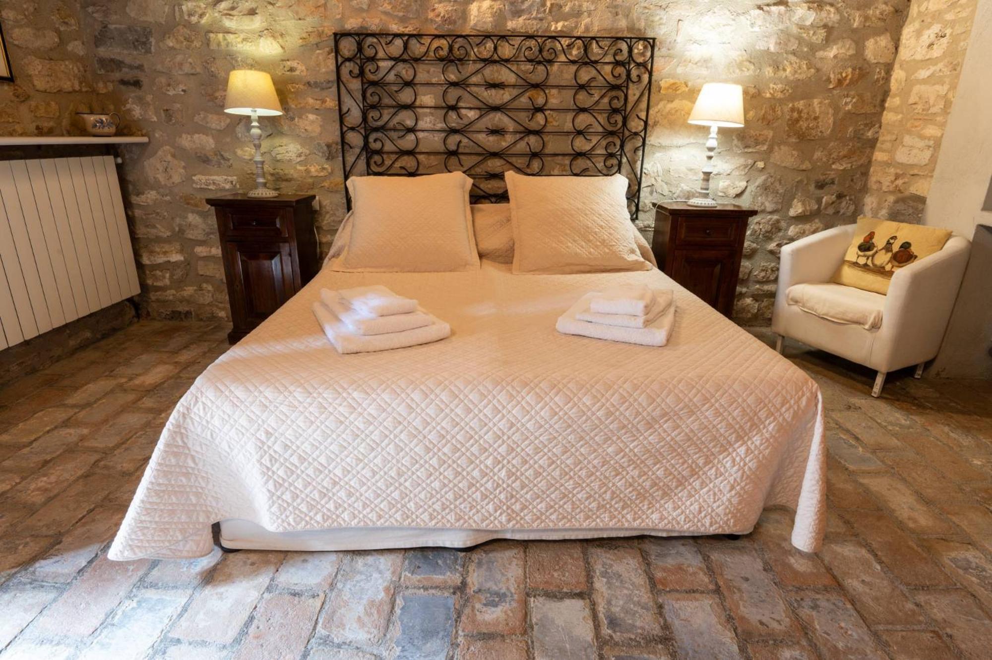 Castello Valenzino Bed & Breakfast Antognola Exterior photo