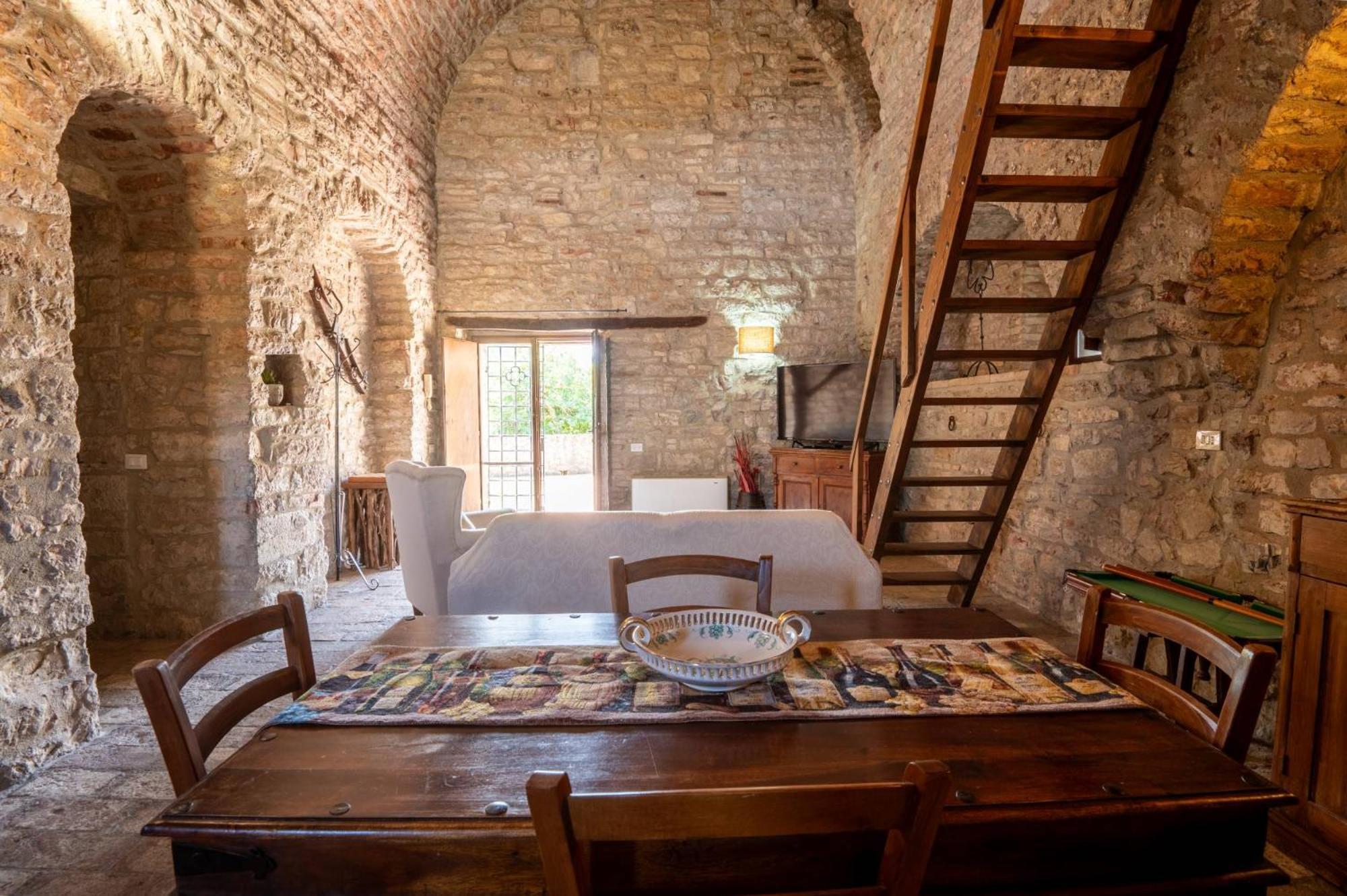 Castello Valenzino Bed & Breakfast Antognola Exterior photo